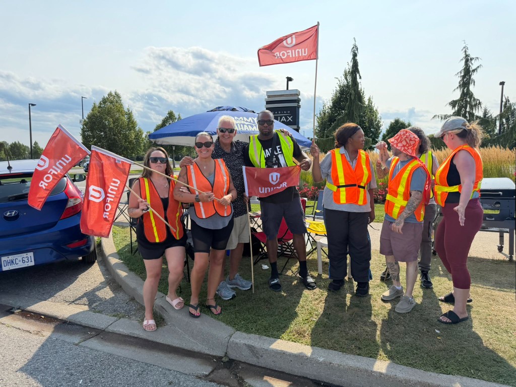 Group photo of Unifor picketers with Dave Westlake at the Ajax casino strike